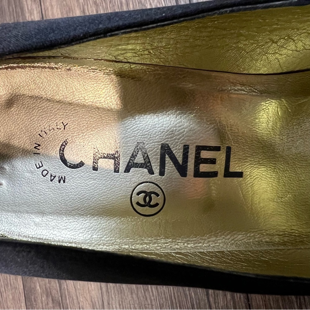 CHANEL Vintage Cap Toe Pumps Block Heels Black Suede Slip On Shoes Size 8.5 - Picture 12 of 15